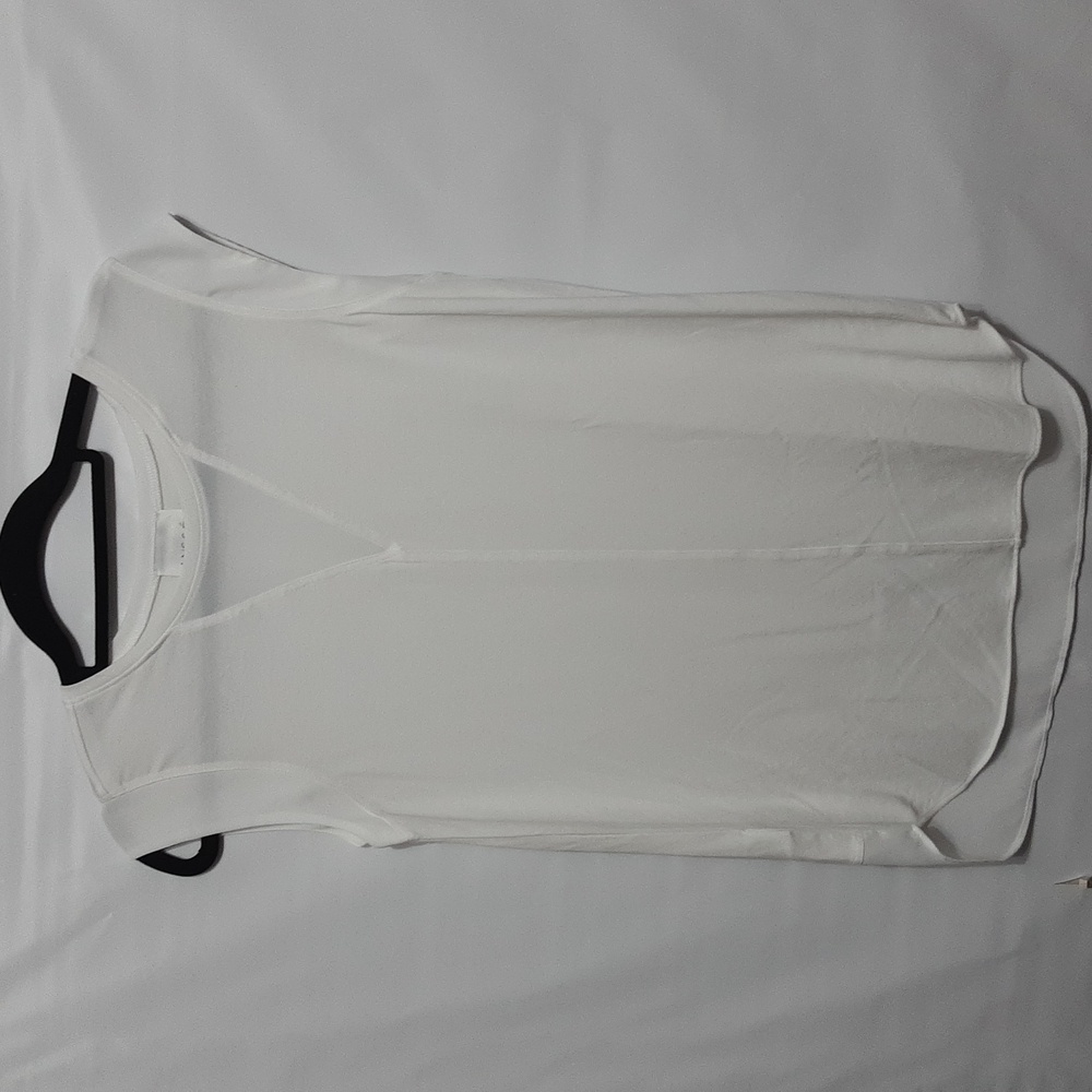 LYSSE Women's V-Neck White Sleeveless Top